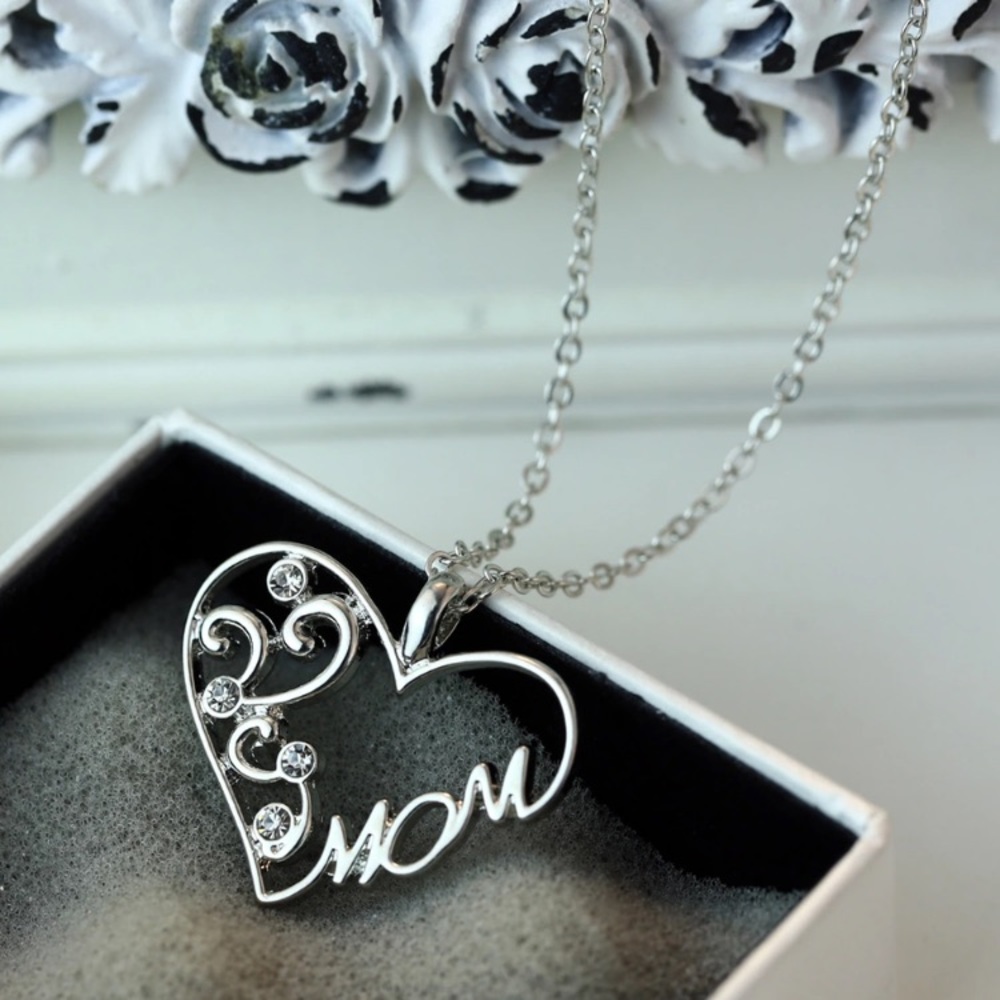 Mom Heart Necklace - Picture 1 of 3